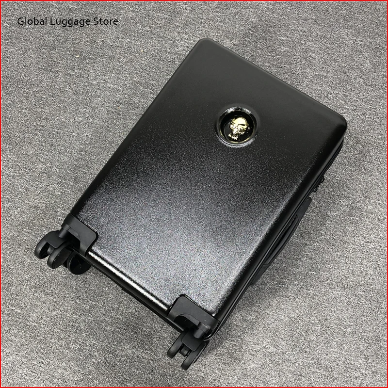 Чемодан Dark skull will личный 20 дюймов для посадки на борт багажа |