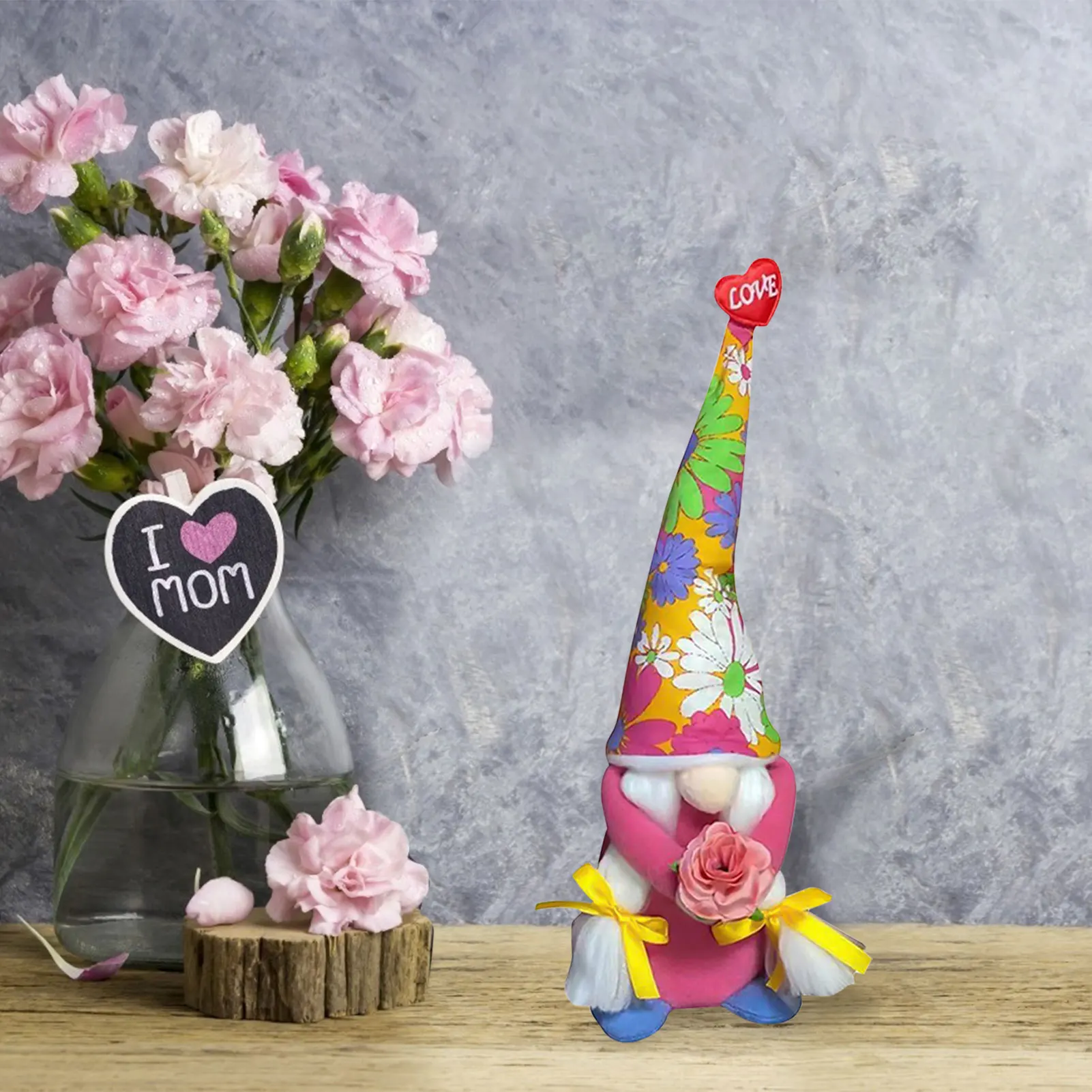 

Cute Faceless Gnome Holding Flowers Plush Doll Mother's Day Gifts