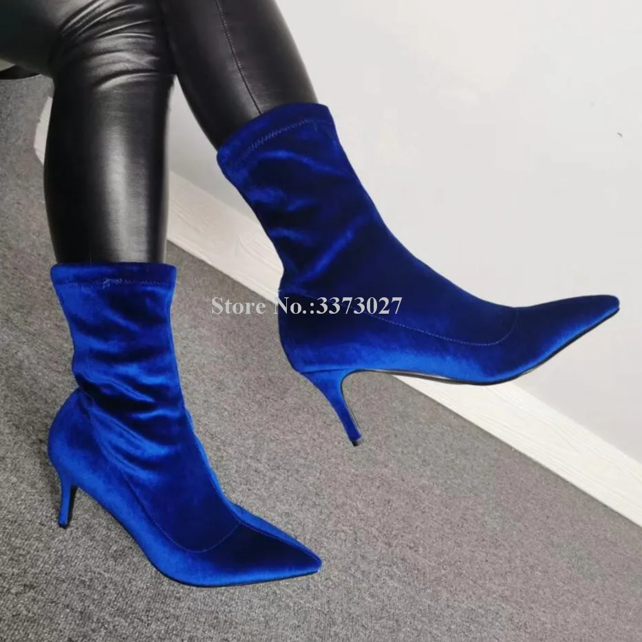 Женские ботильоны на низком каблуке синие бархатные полусапожки с острым носком