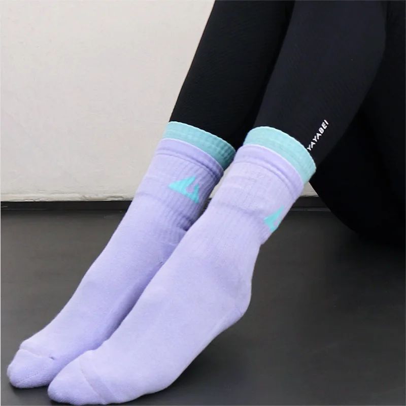 Fashion Gym Sports Socks Women's Soft Breathable Knee-high  Yoga Socks Outdoor Running  Training  Socks
