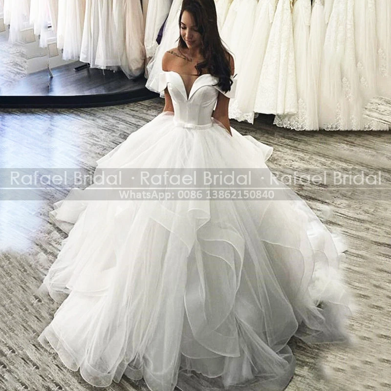 

White Tulle Tiered Ruffles Wedding Dress A Line 2021 Off Shoulder Sheer Boat Neck Women Long Sweep Train Elegant Bridal Dresses
