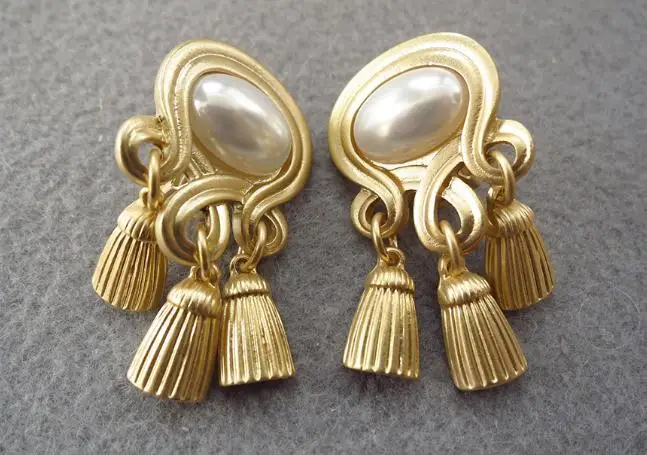 Серьги-пусеты в стиле ретро с искусственным жемчугом и кисточками модные