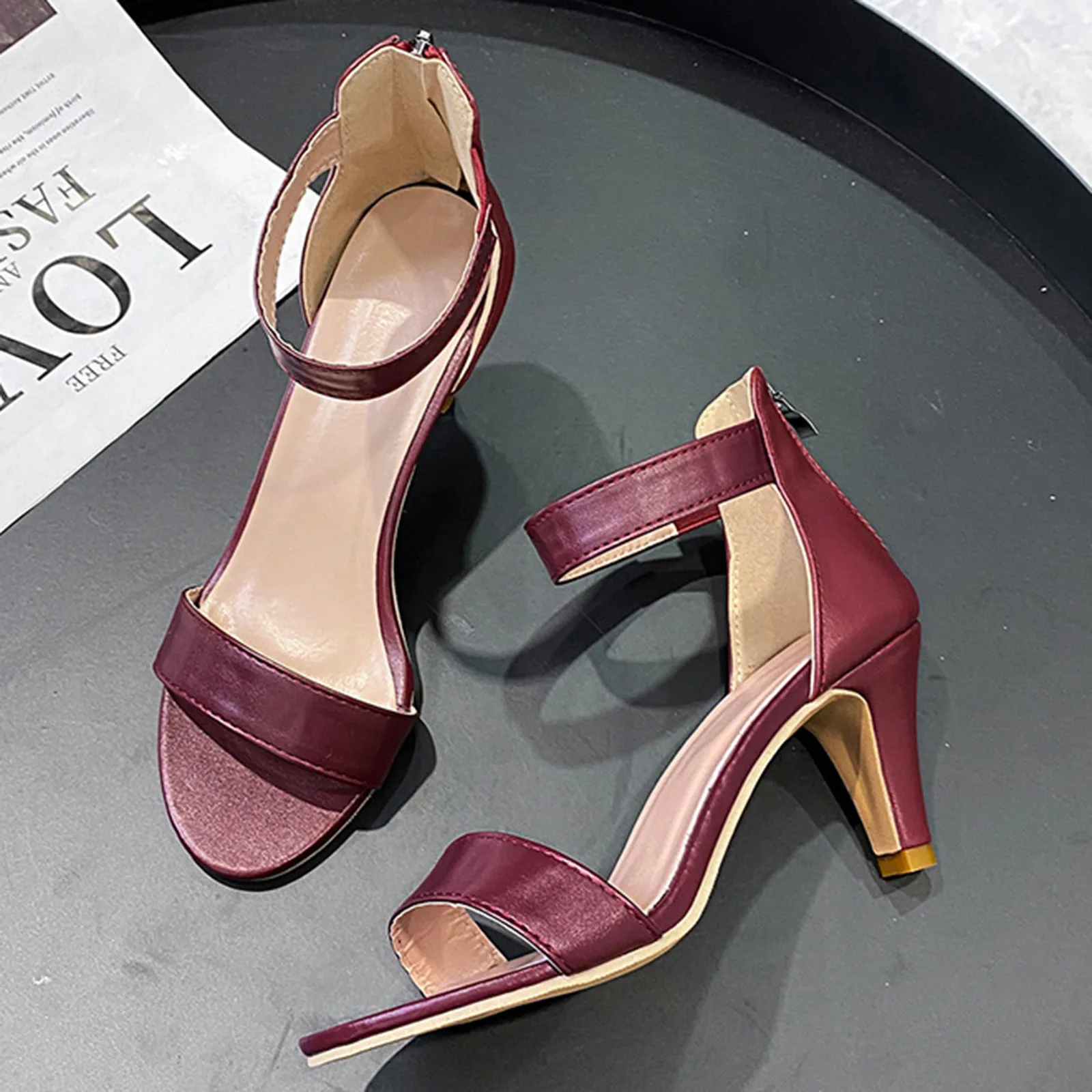 

Летние Новые однотонные туфли-лодочки большие сандалии на высоком каблуке женские уличные сандалии с открытым носком в стиле ретро большие...