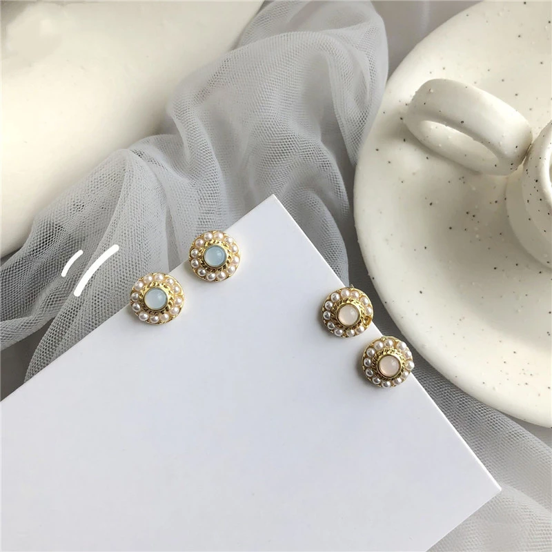 

Korean Romantic Round Opal Pearl Inlaid Flower Stud Earrings Fashion Simple Petal Earrings for Women Girls Kids Ear Jewelry Gift