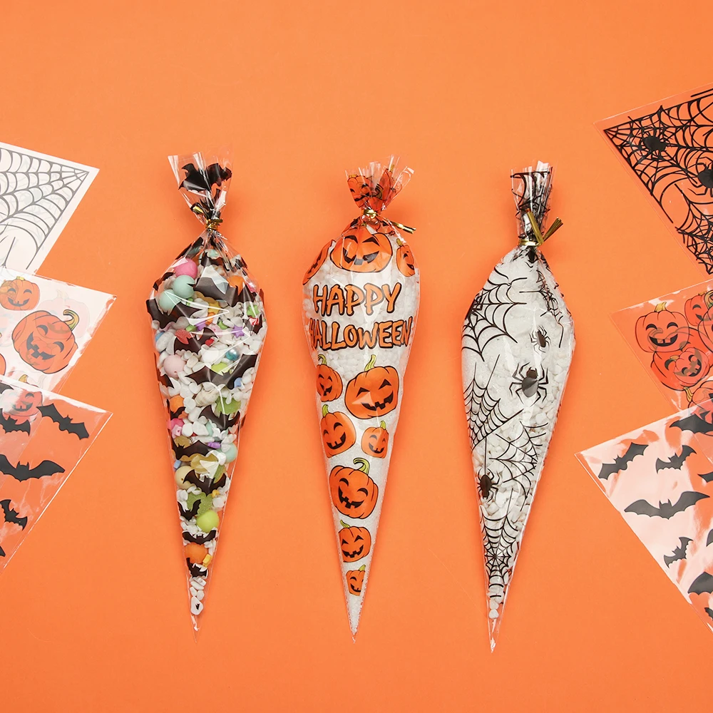 50pcs Pumpkin skull bat spider pattern Triangle Candy Bag Self Adhesive Cookies Gift Bag For Halloween Party Candy Packaging