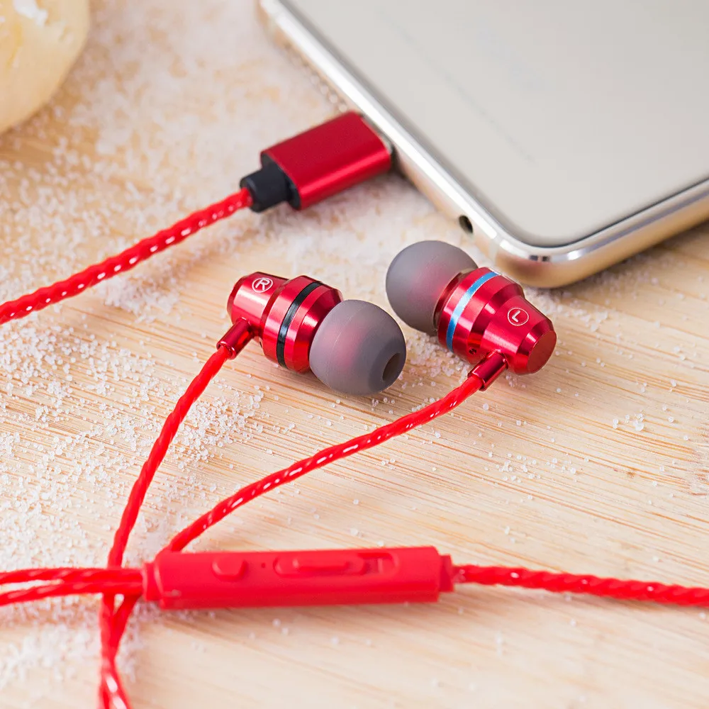 Наушники-вкладыши с динамическим драйвером и микрофоном в металлическом корпусе