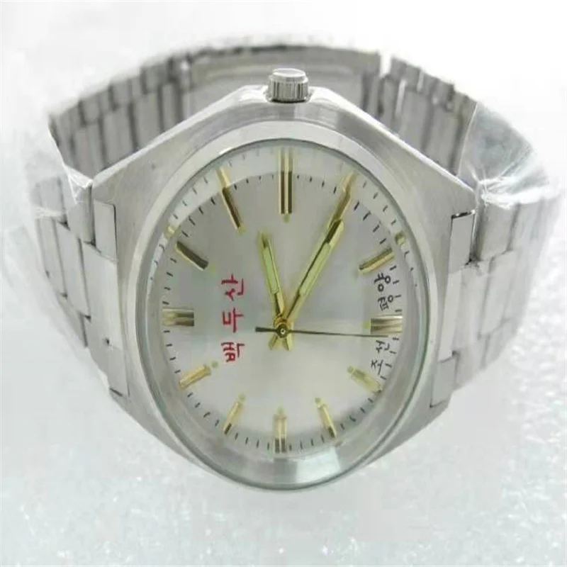 

Korea "Baektusan" Luminous Gold Letter Korean Quartz Men's Watch Paektusan