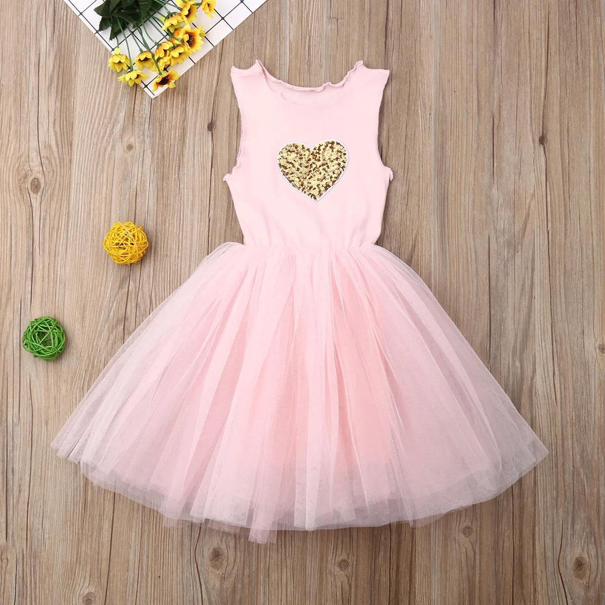 Детское летнее платье с блестками и сердечками в стиле пэчворк | Детская одежда