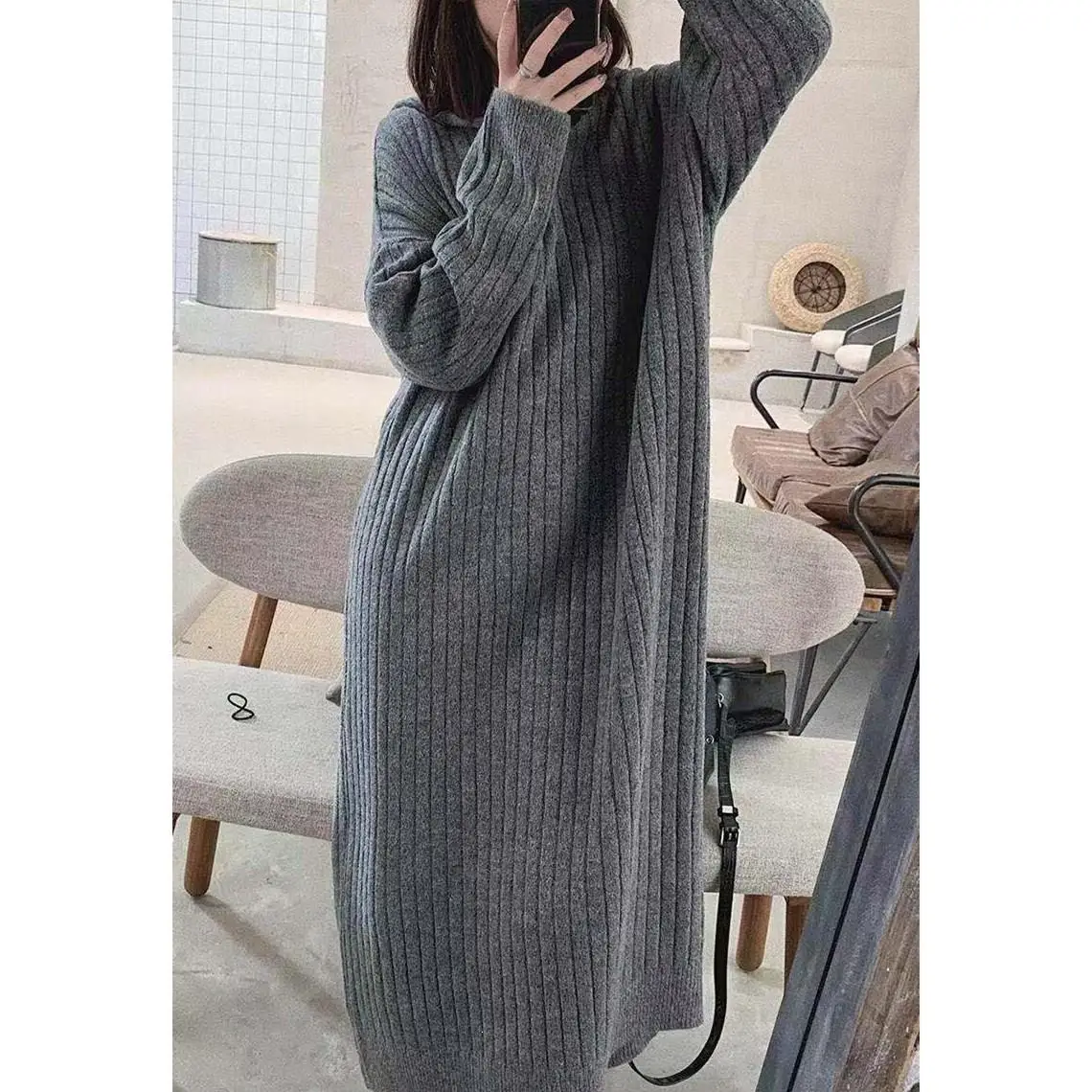 Осенне зимнее плотное трикотажное прямое платье однотонное женское
