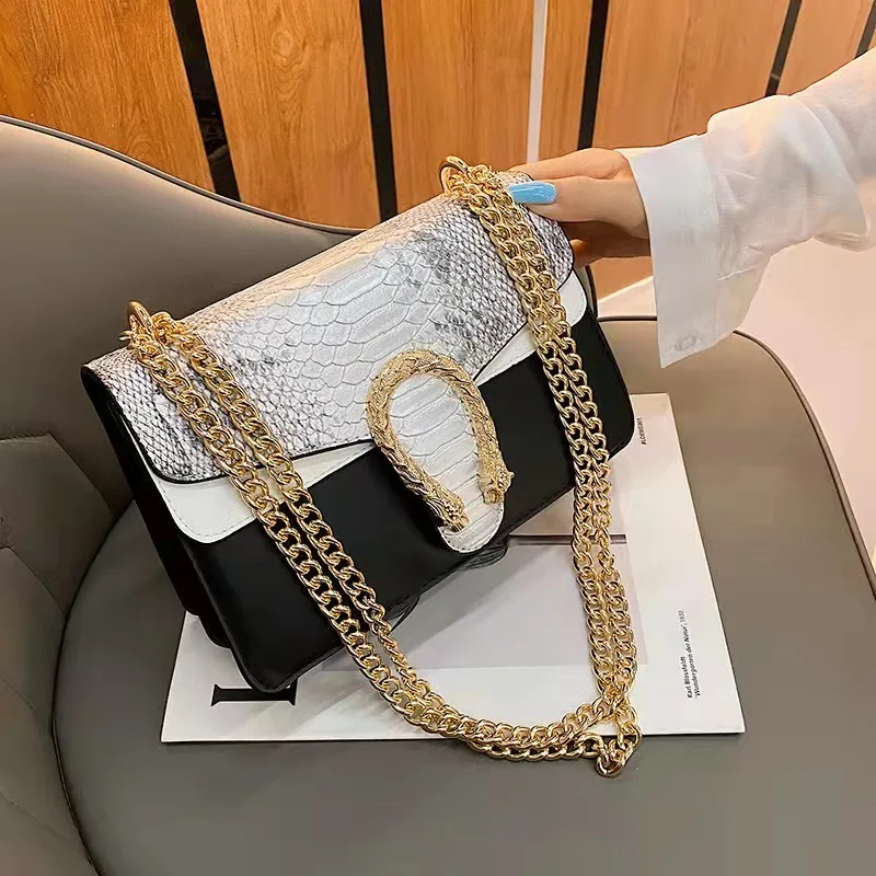 

The new texture contrast color underarms atmosphere chain one shoulder diagonal bag simple small square bag