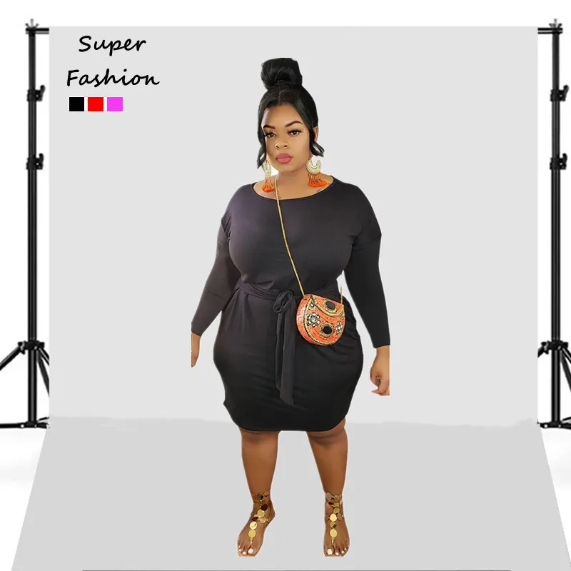 Платье средней длины с круглым вырезом и длинным рукавом в африканском стиле