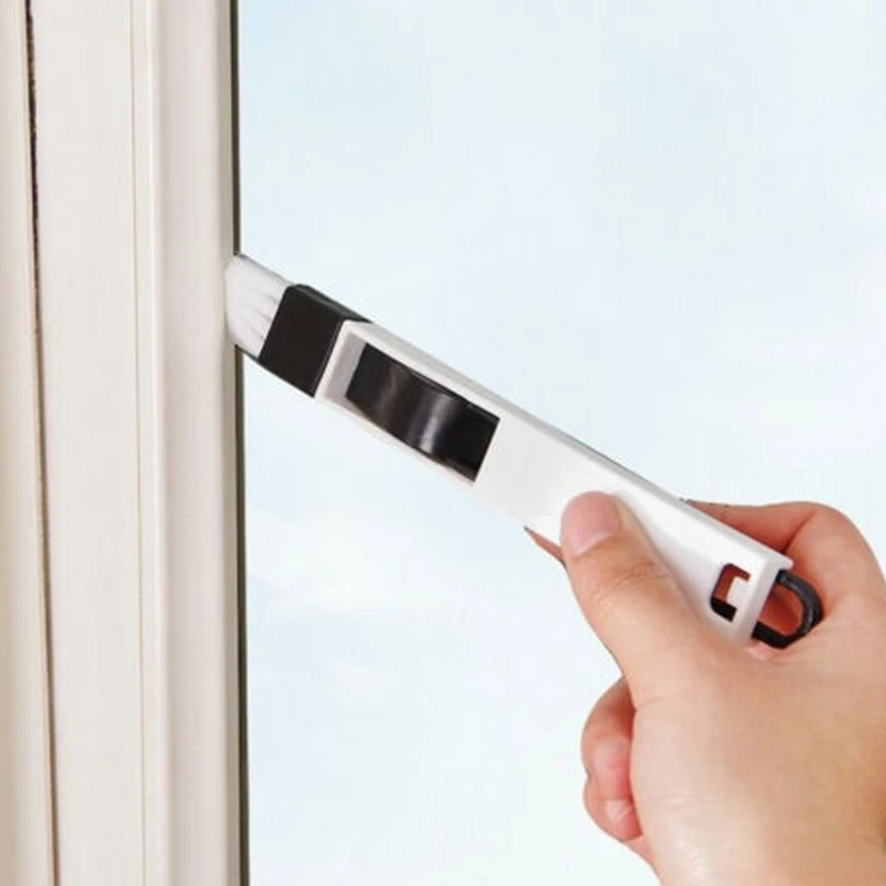 Небольшие инструменты для чистки кистей пультов дистанционного управления