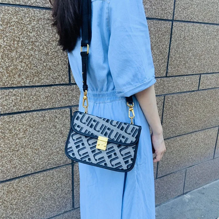 

2020 Autumn New Products Saddle Bag Wide Shoulder Strap Rhombic Diagonal Female Purses Retro Lock Small Square Satchels Channels