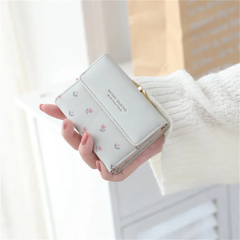 Новинка короткий кошелек с пряжкой Корейская версия три сложения маленький