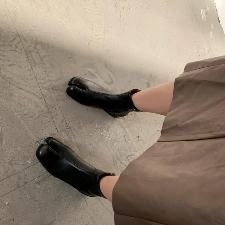 Botines mujer/ г.; короткие женские ботильоны на низком каблуке; черные непромокаемые сапоги из лакированной кожи с квадратным носком; роскошные ботинки tabi bottes