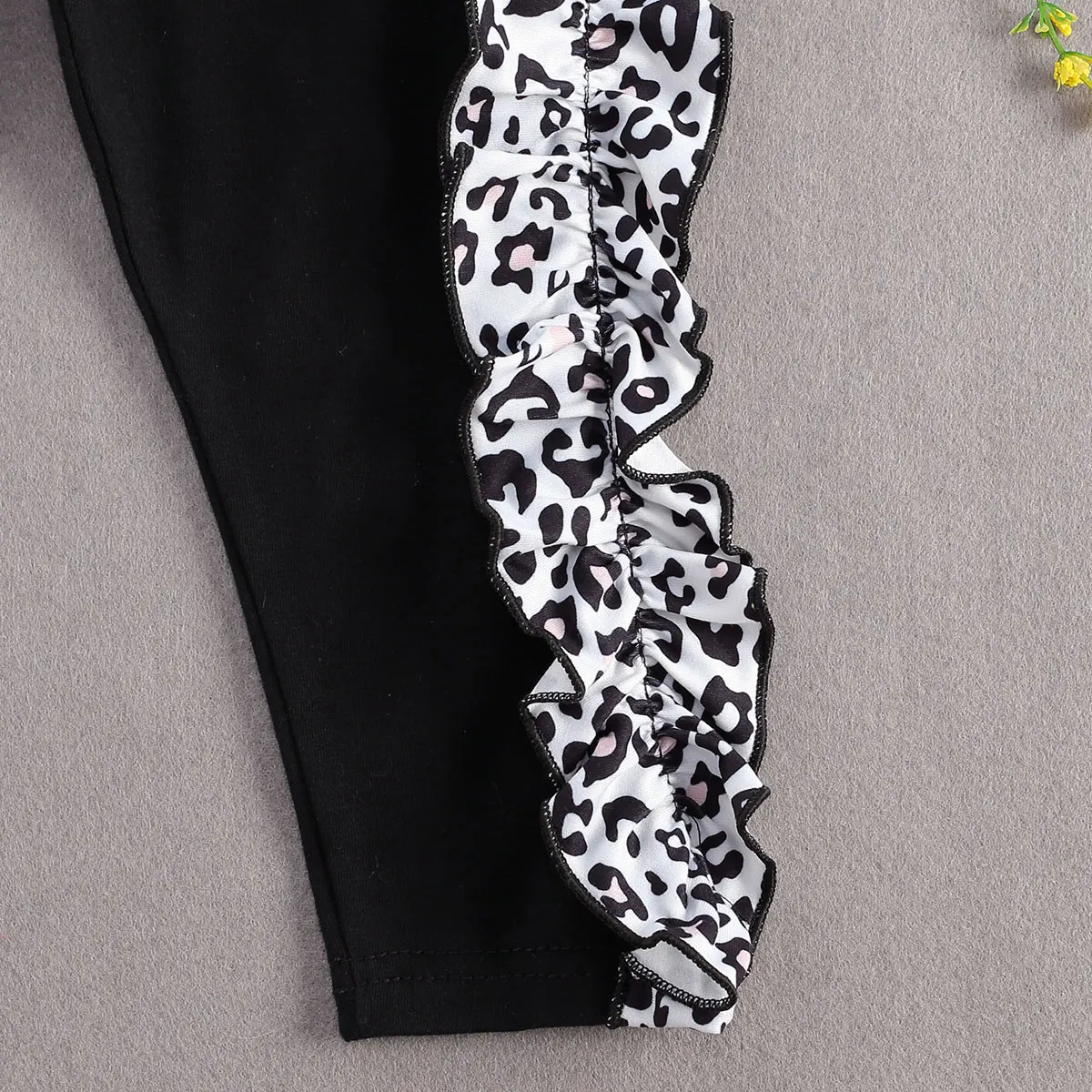 Детский Леопардовый спортивный костюм с длинным рукавом на молнии и оборками |