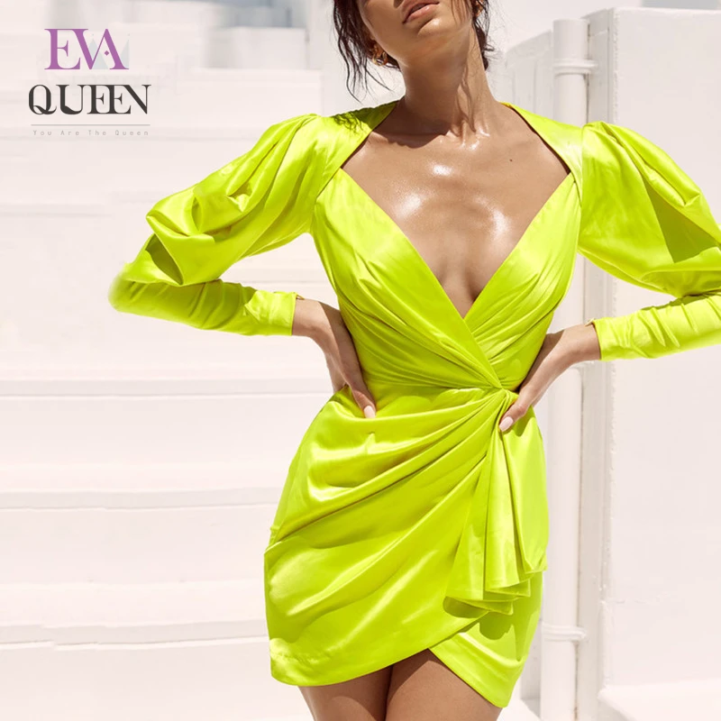 Женское мини платье EvaQueen Осеннее облегающее с глубоким v образным вырезом