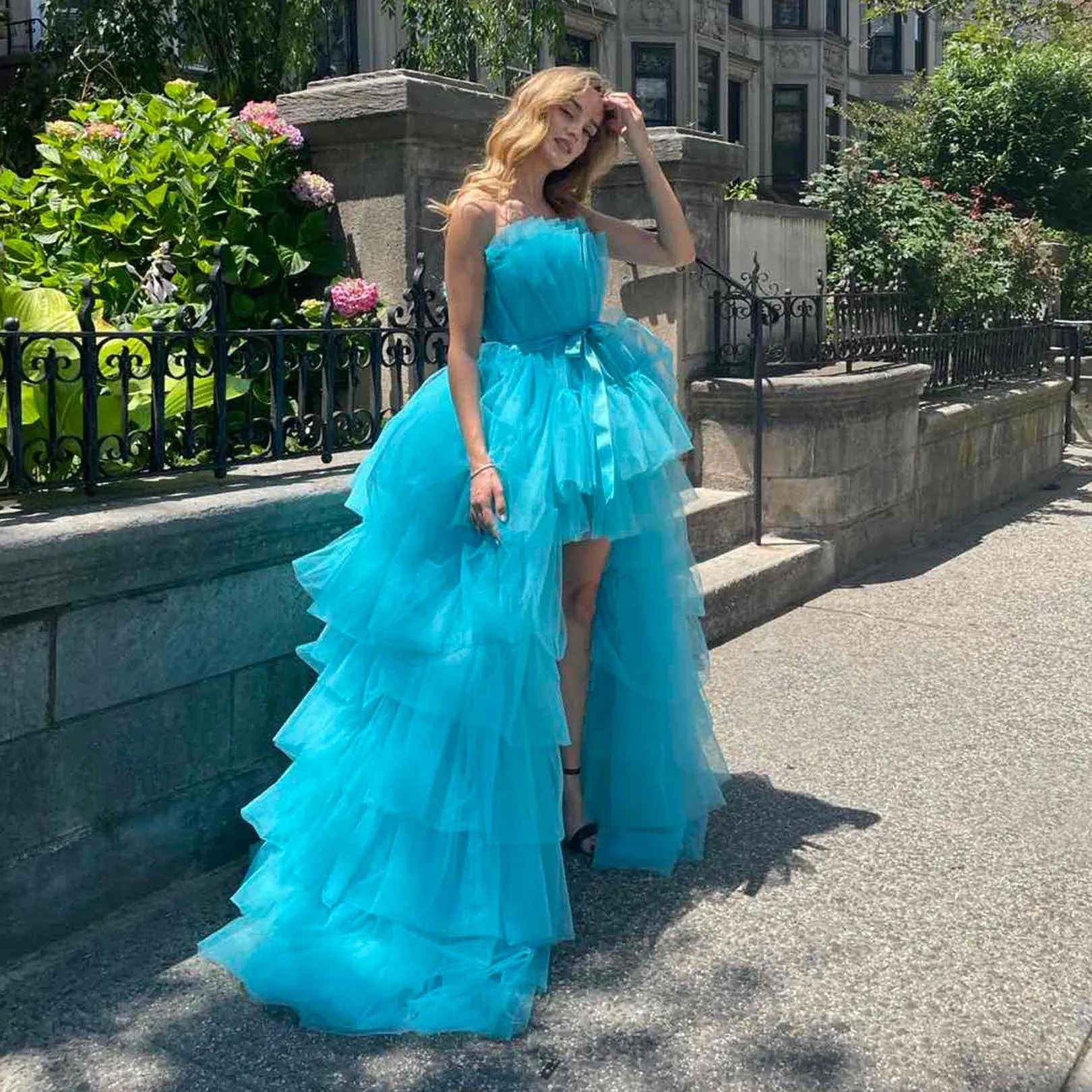 

Sky Blue Tulle Ball Gown Strapless Sweet Prom Dress With Movable Train Lace-up Back Evening Dresses Floor Length Party Gown