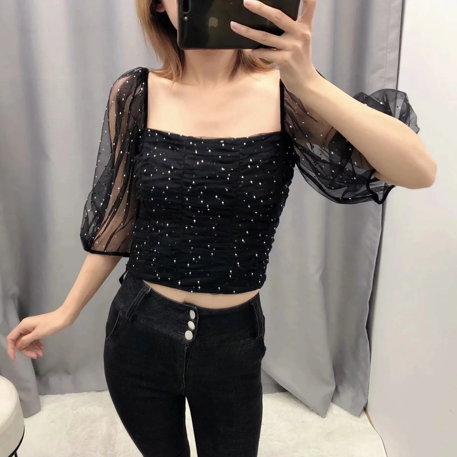 Женский укороченный топ в горошек расшитый блестками сетчатый с пышными