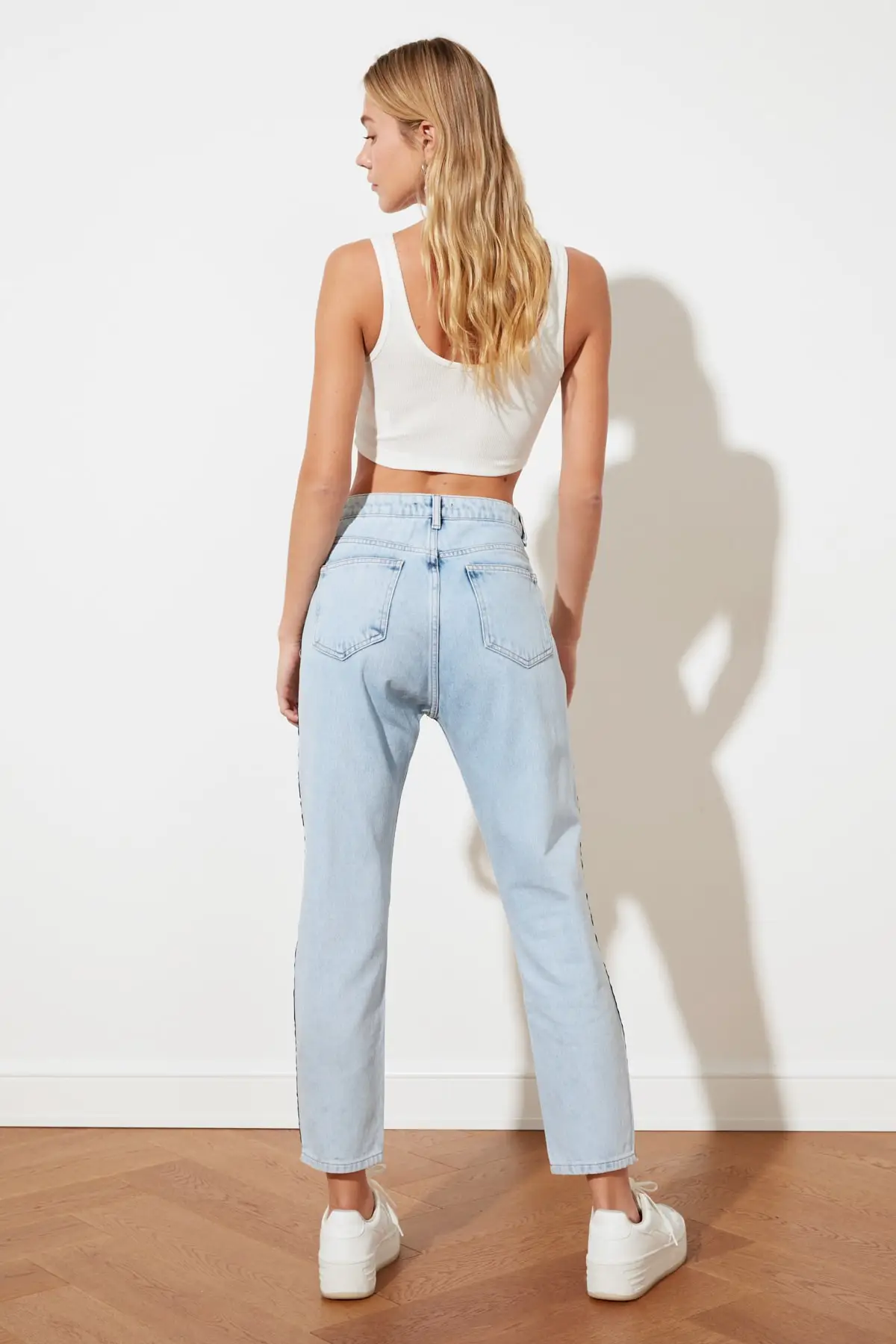 

Trendyol Stripe Ripped Detailed High Bel Straight Jeans TWOSS21JE0094