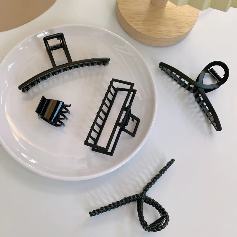 

2021 New Hyperbole Hair Claw Clips Big Size Makeup Square Geometric Hollow Hair Styling Barrettes for Women Hair Accessories