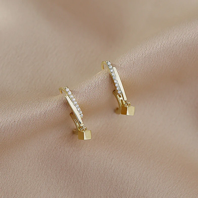 

Dangle Earring Hanging Silver Crystal Geometric Bead Charm Stud Earring For Women Fashion Party Jewelry pendientes Accessories