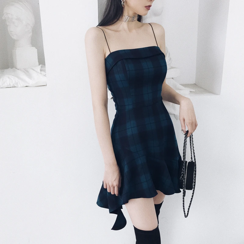 Асимметричное клетчатое платье без бретелек с высокой талией плотное осеннее
