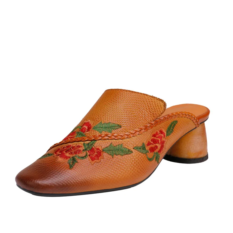 

2021 new leather hand-embroidered flowers, thick heel ladies sandals in Baotou