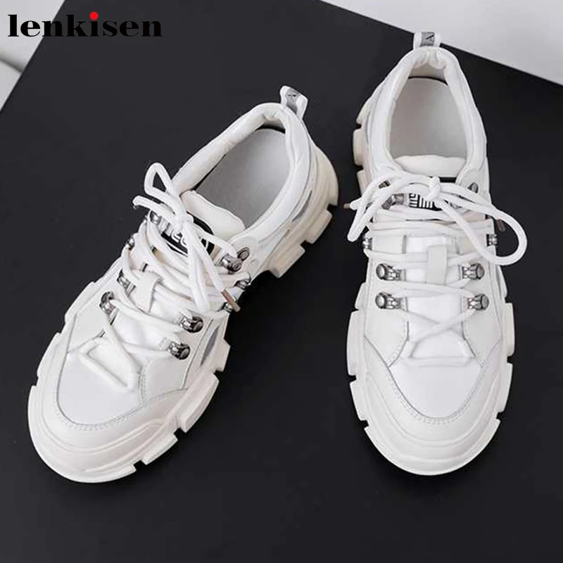 Женские кроссовки с заклепками Lenkisen белые из натуральной кожи на шнуровке