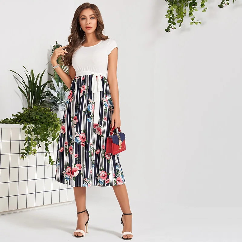 

Женское платье-трапеция миди-платье в полоску, с круглым вырезом и коротким рукавом, с поясом