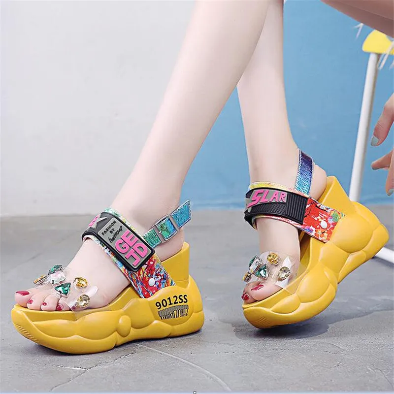 Новинка яркие стразы на платформе женские босоножки из пвх летние модные
