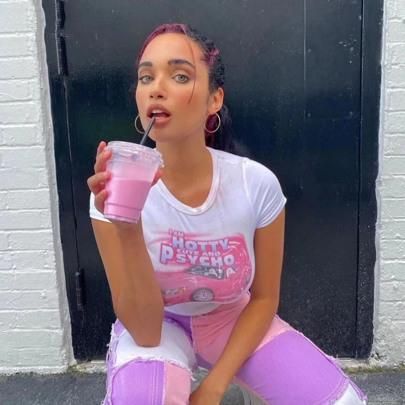 Женская футболка с коротким рукавом круглым вырезом принтом и надписью - купить