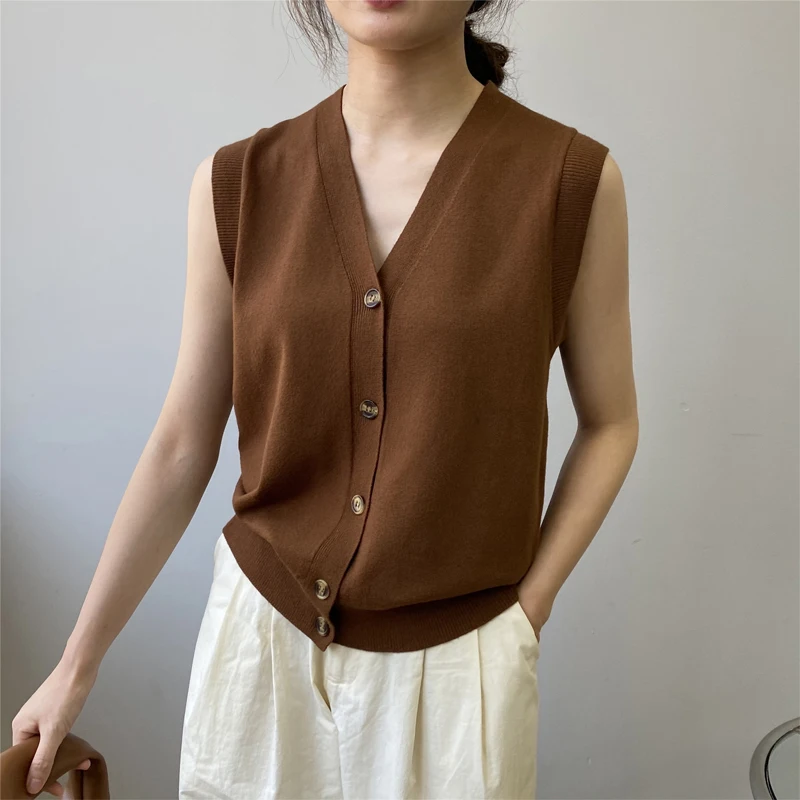 

Spring and autumn women's casual solid color V-neck knitted vest
