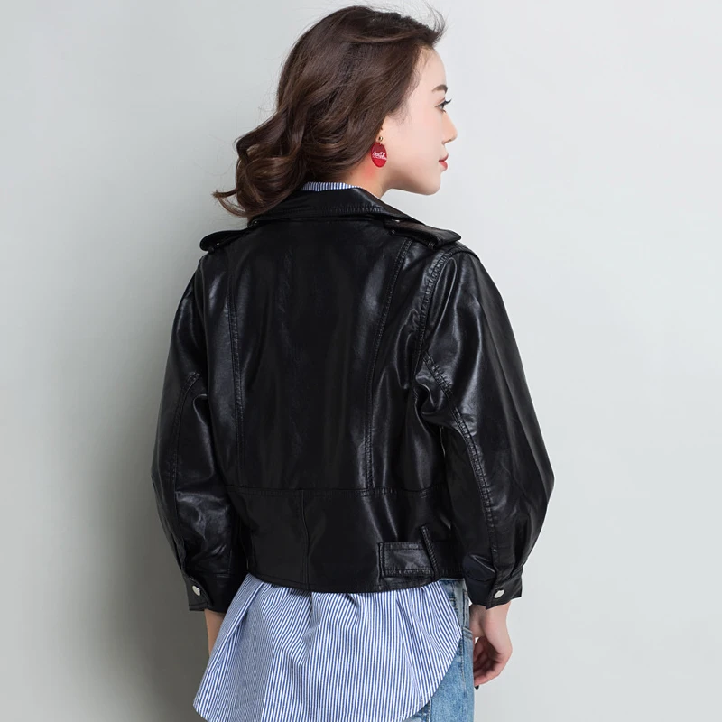 Куртка женская короткая из экокожи с отложным воротником на осень|Кожаные