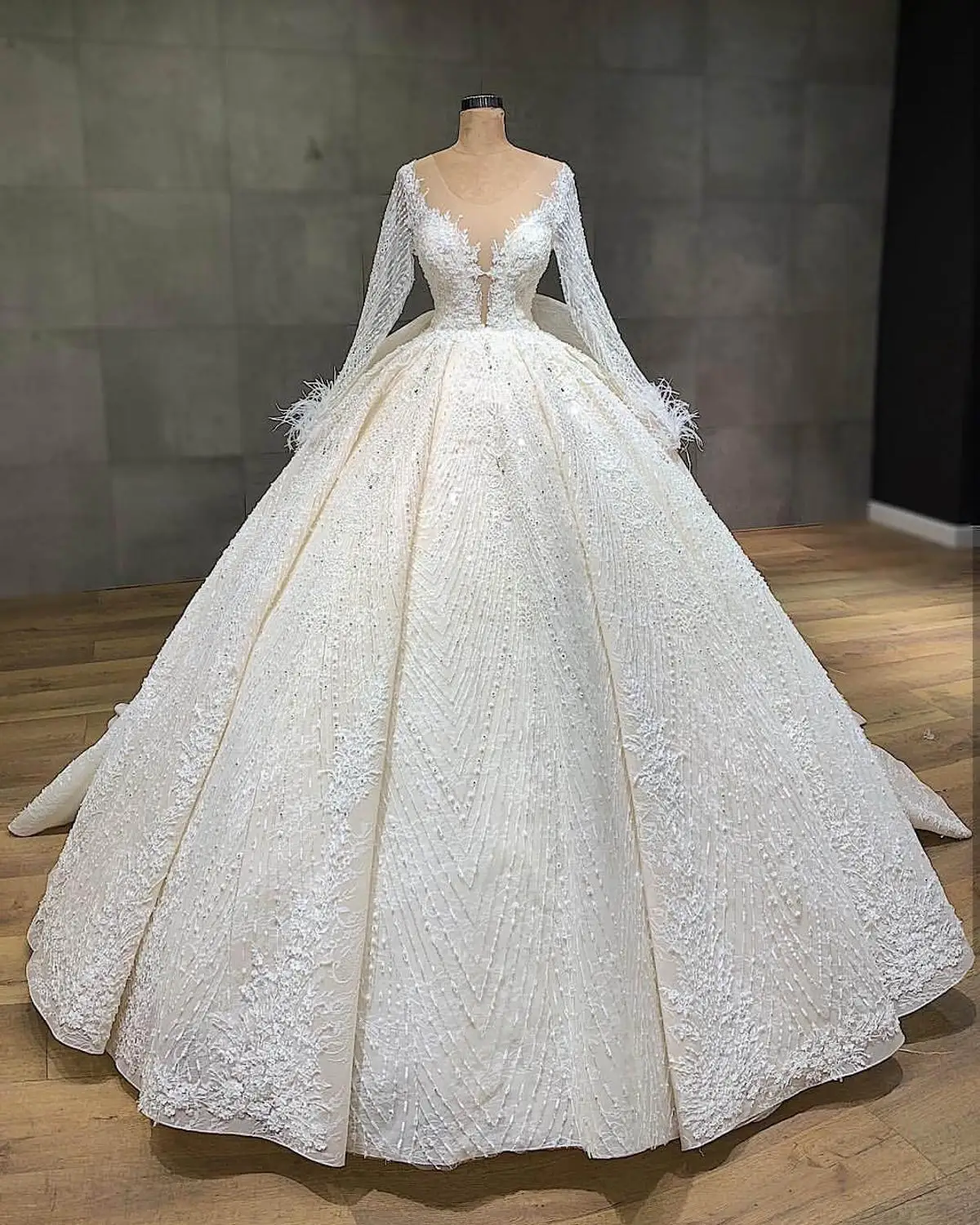 Vestidos De Novia Illusion Long Sleeve Ball Gown Wedding Dress Luxury Beading Appliques Wedding Gowns Ruffles Back Bride Dress