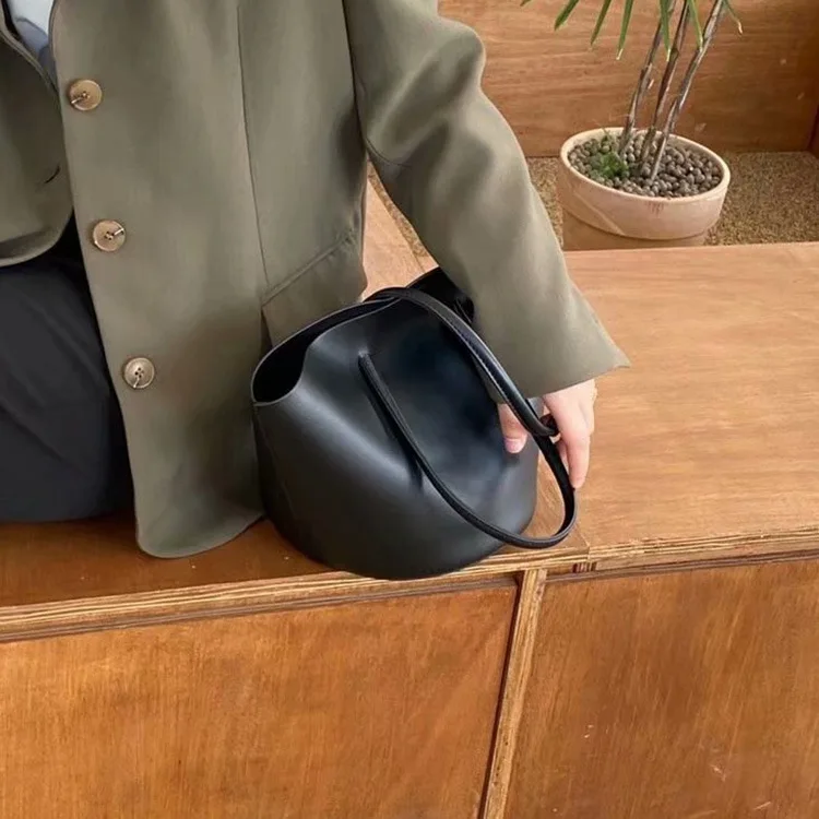 

e women trend stylish brown black bucket shoulder bag for female holiday fashion pu leather large capacity handbag