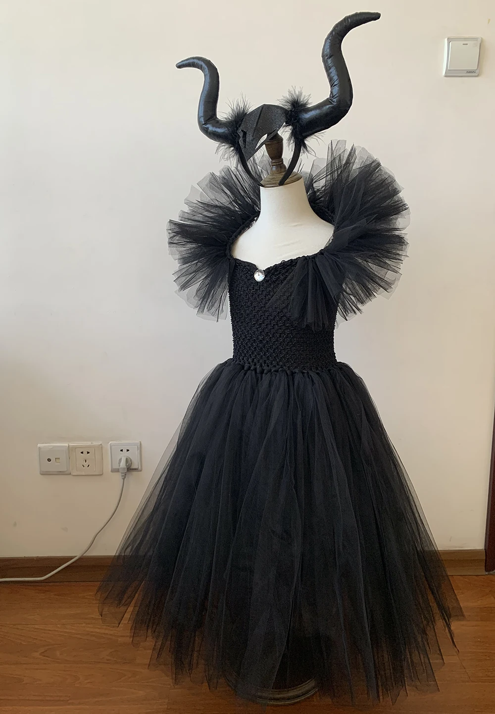 Костюм черной ведьмы детское платье пачка с рогами и крыльями для девочек