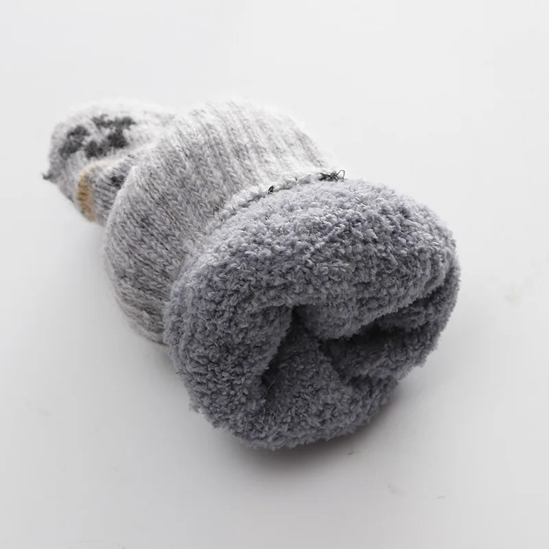 Женские вязаные перчатки зимние теплые с нежным рисунком ветрозащитные варежки