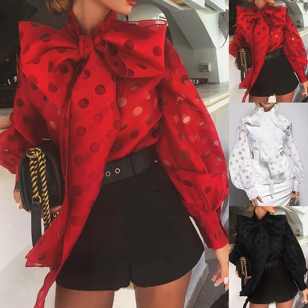 Женская блузка в горошек элегантная офисная с рукавами-фонариками и узелком