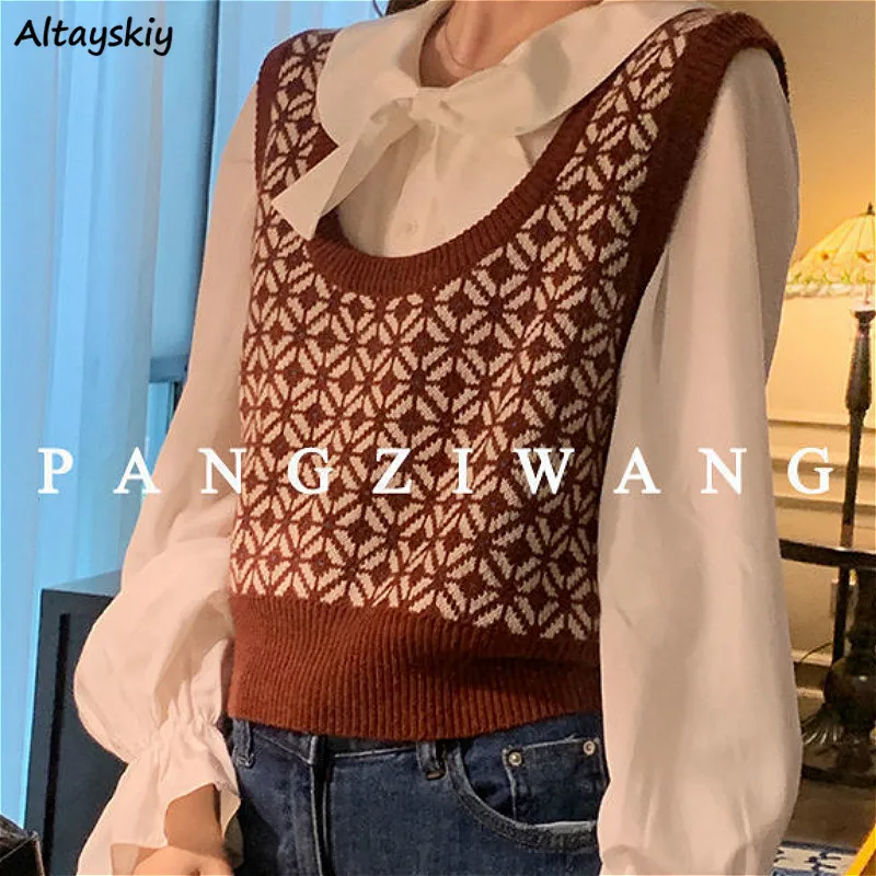 

Женский трикотажный жилет с V-образным вырезом