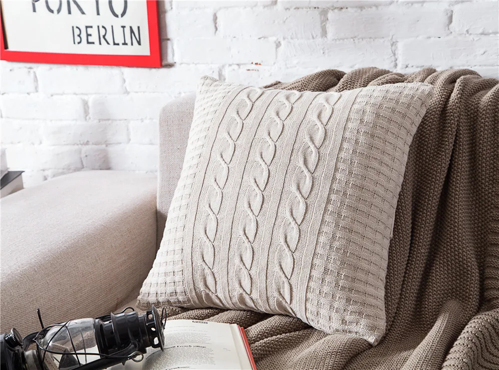 Вязаный чехол для подушки однотонный цвета слоновой кости серого розового