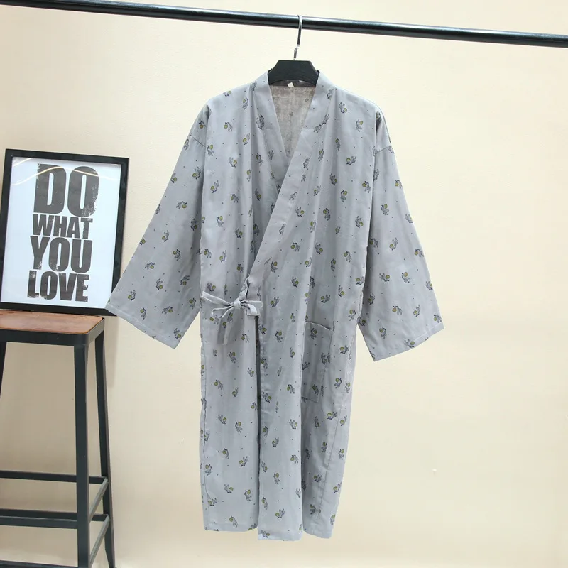 

2021 New Men's 100% Cotton Gauze Cotton Robe Loose Thin Yukata Japanese Kimono Pajamas Men's Hooded Robe V-Neck Pajamas Bathrobe