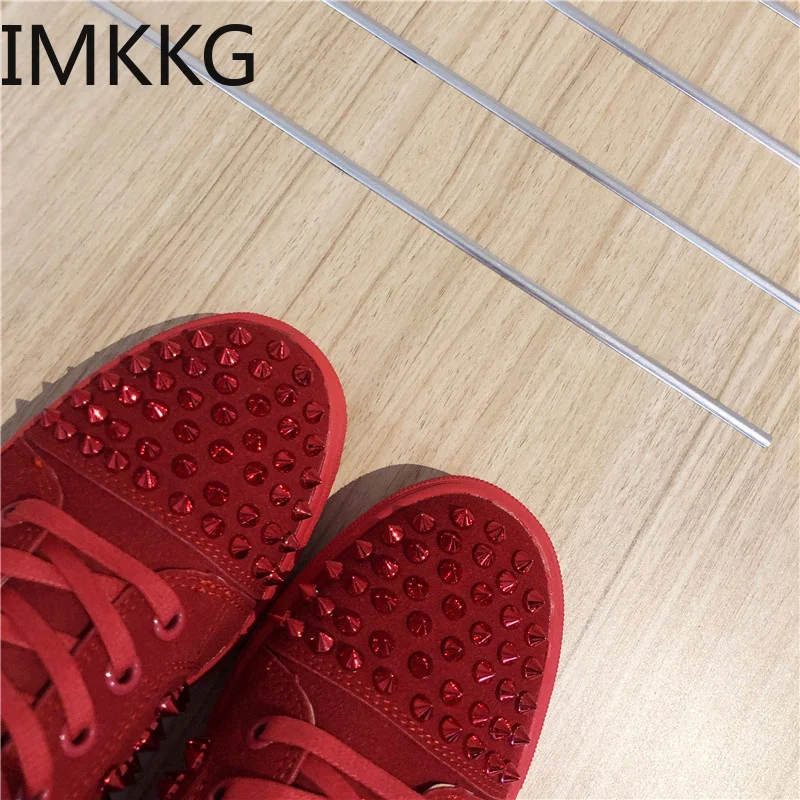 Женские и мужские высокие кроссовки с заклепками повседневная обувь для пар на