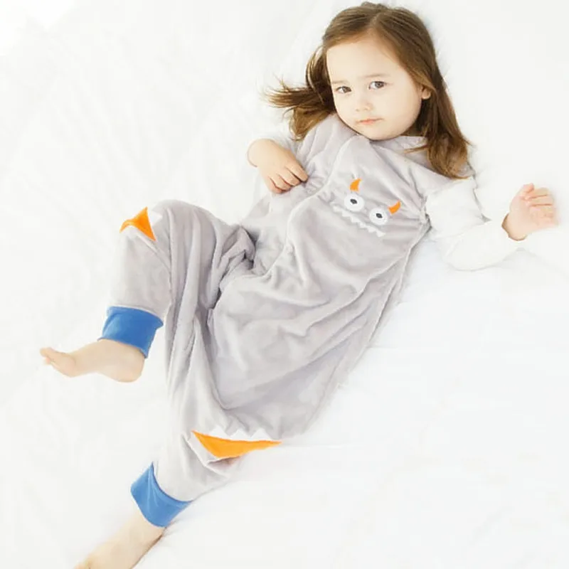 Зимняя детская цельная Пижама фланелевый теплый материал с мультяшным принтом