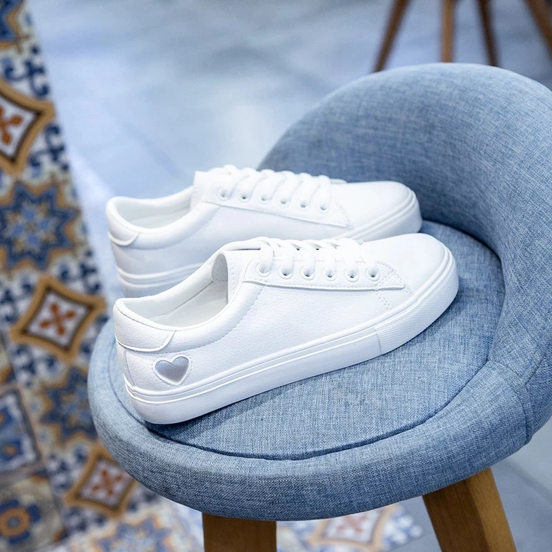 Women Canvas Shoes Women Casual Flats Heart Lace-up Fashion Ladies Spring/Autumn Shoes designer White Sneakers