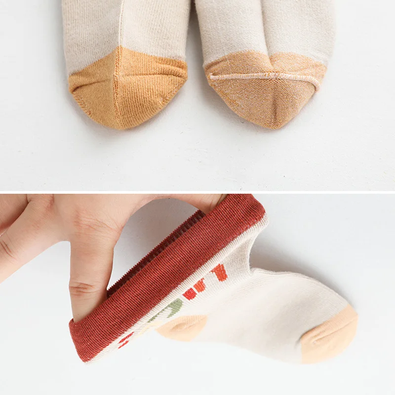 

2021 New Children's Tube Socks Autumn and Winter New Cartoon Striped Letters Dinosaurs Girls Boys Cute Baby Socks