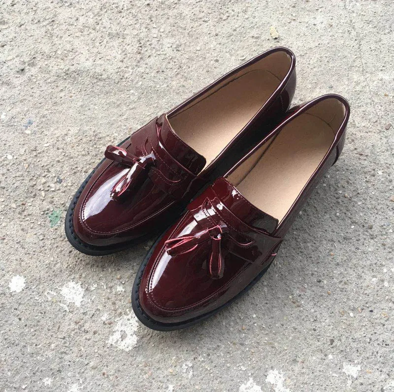 Женские туфли из лакированной кожи оксфорды винно-красные на плоской подошве