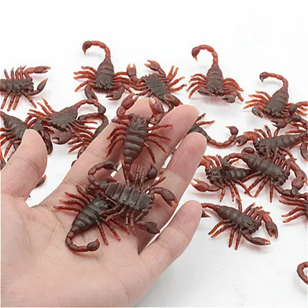 10 pcs/lot Halloween Novelty Funny Spoof toys Simulation Centipede Fly Cockroach Scorpion 4 kinds of insects kids creative gift - Цвет: Scorpion