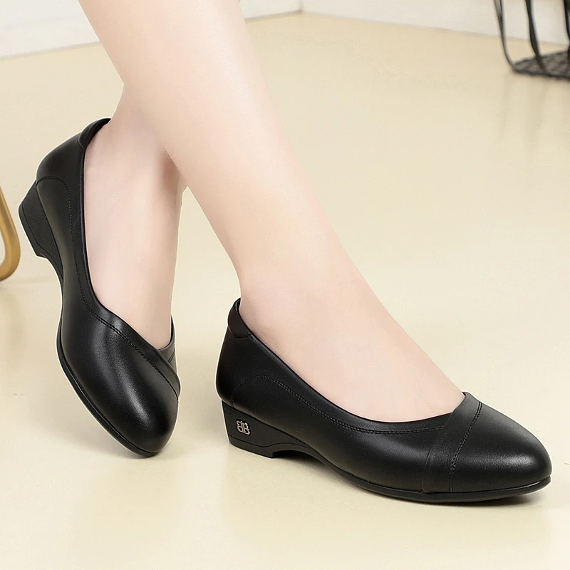 

AIYUQI Ladies Shoes Autumn 2021 New Mom Shoes Casual Light Comfortable Flat Work Shoes women Middle-aged