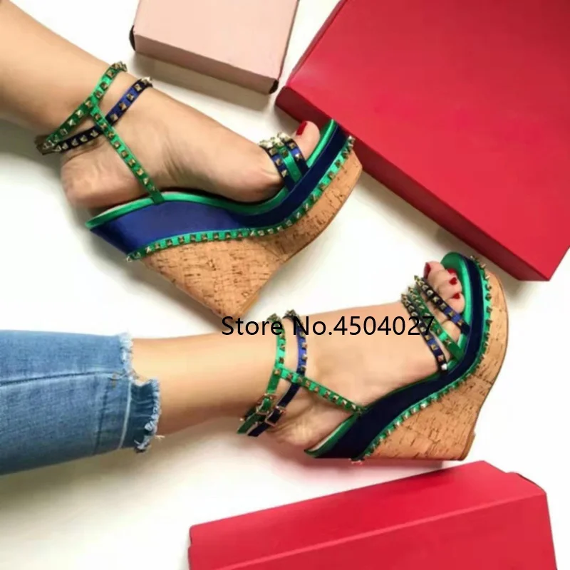 

Сандалии женские с открытым носком, декорированная кожа, с заклепками, зеленые, розовые, черные, в стиле пэчворк